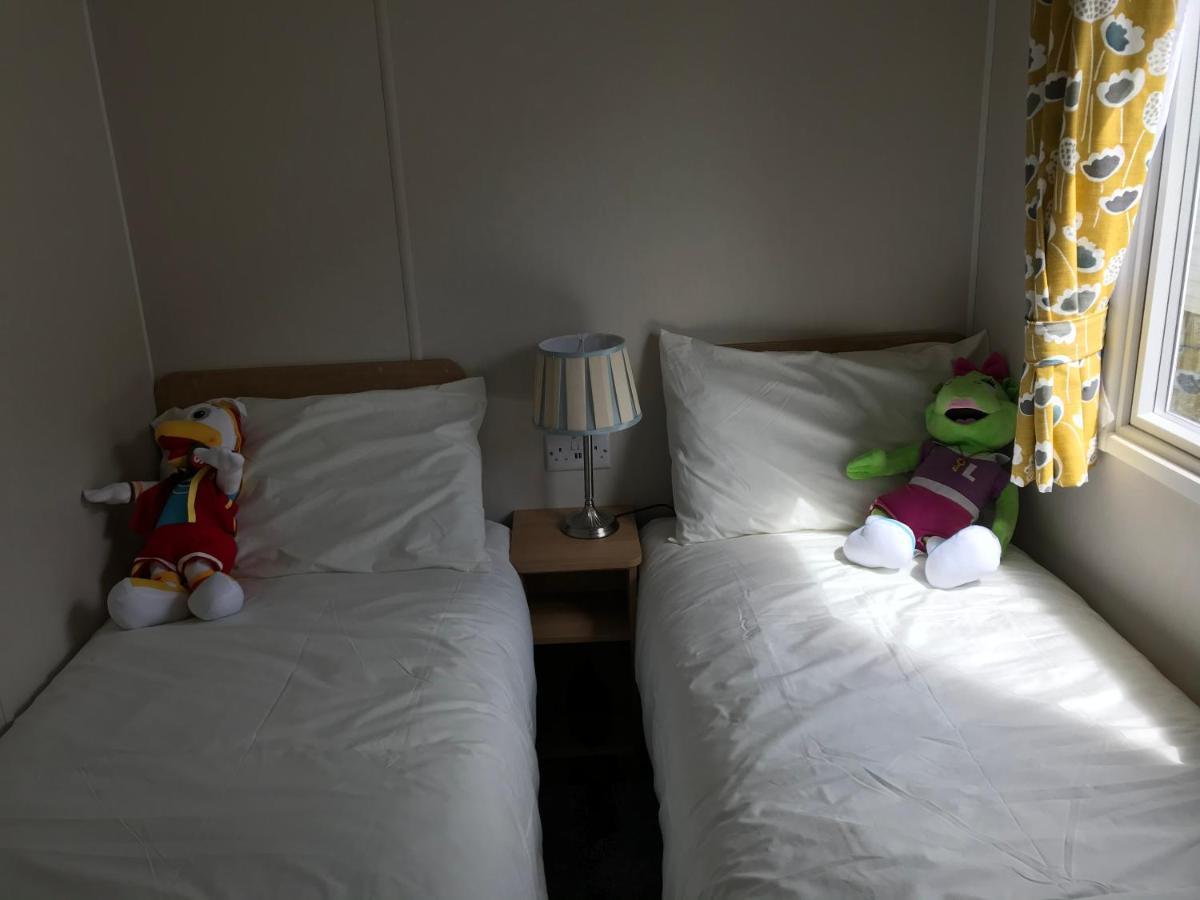 Exclusive 3 Bedroom Caravan, Sleeps 8 People At Parkdean Newquay Holiday Park, Cornwall, Uk Zewnętrze zdjęcie