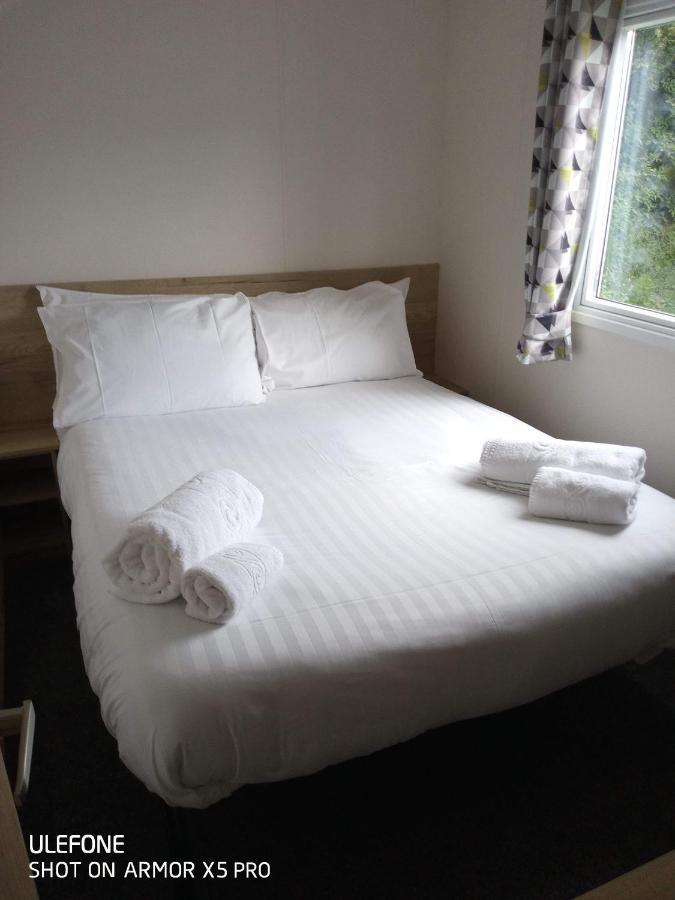 Exclusive 3 Bedroom Caravan, Sleeps 8 People At Parkdean Newquay Holiday Park, Cornwall, Uk Zewnętrze zdjęcie